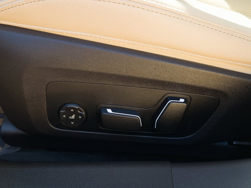 Used 2025 BMW 330i Sedan w/ Parking Assistance Package image 11