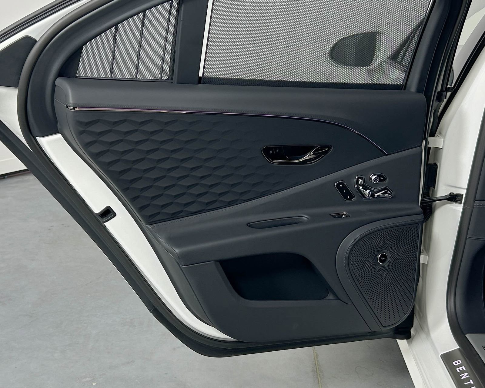 New 2026 Bentley Flying Spur Plug-In Hybrid image 38