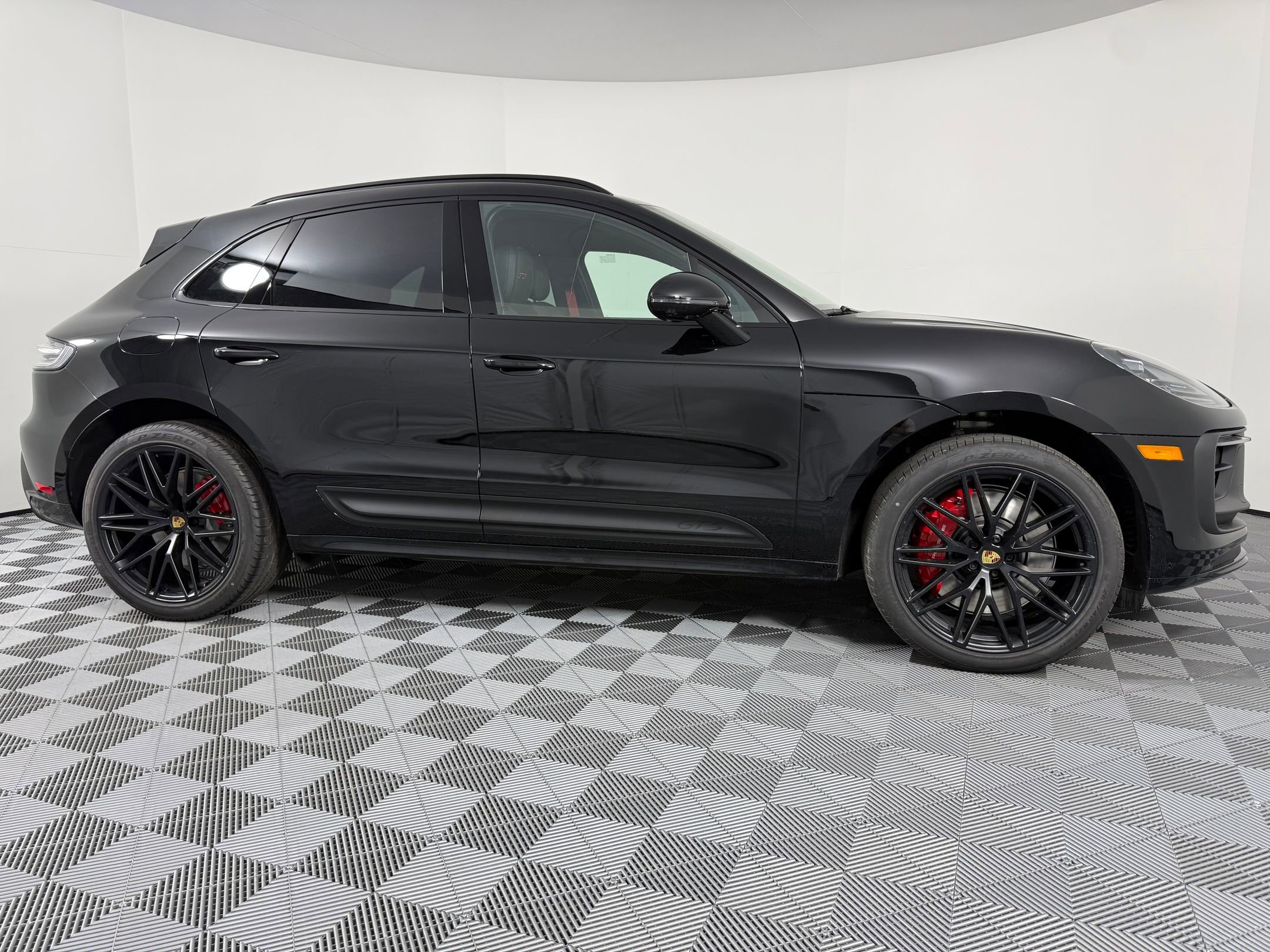 New 2026 Porsche Macan GTS AWD/4WD image 8