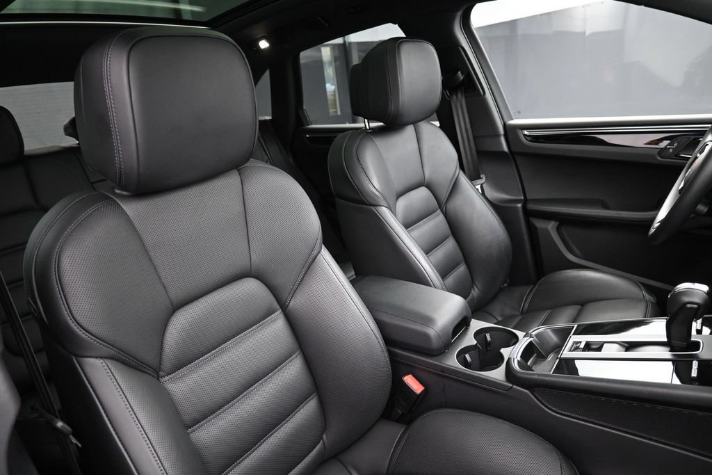 Certified 2026 Porsche Macan AWD/4WD image 30