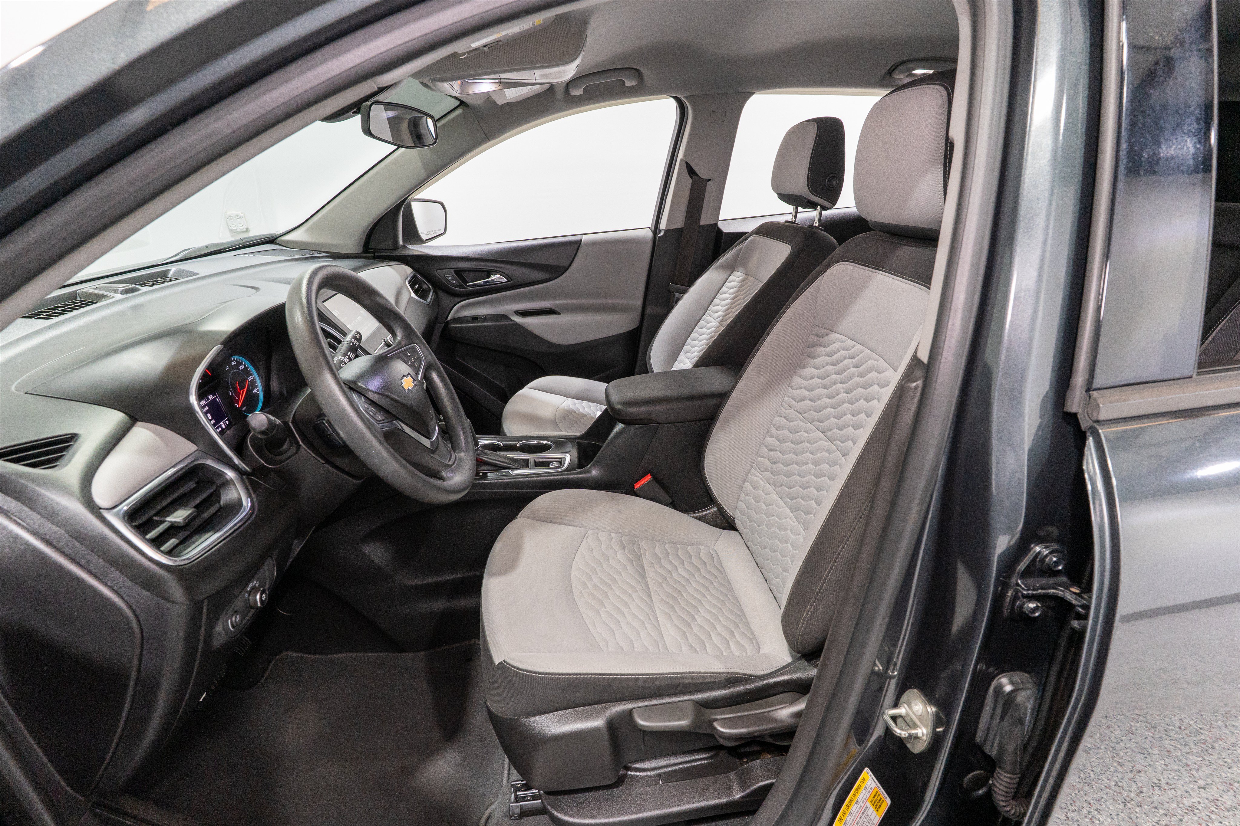 Used 2018 Chevrolet Equinox LS FWD image 14