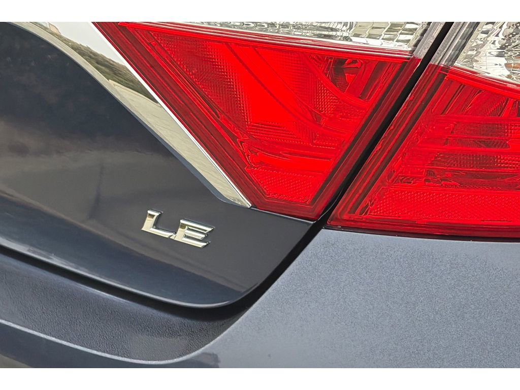 Used 2017 Toyota Camry LE FWD image 30