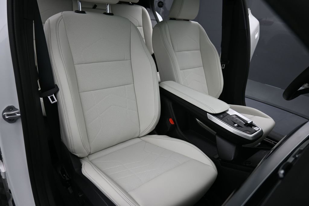 New 2026 BMW X2 xDrive28i w/ Technology Package AWD/4WD image 21