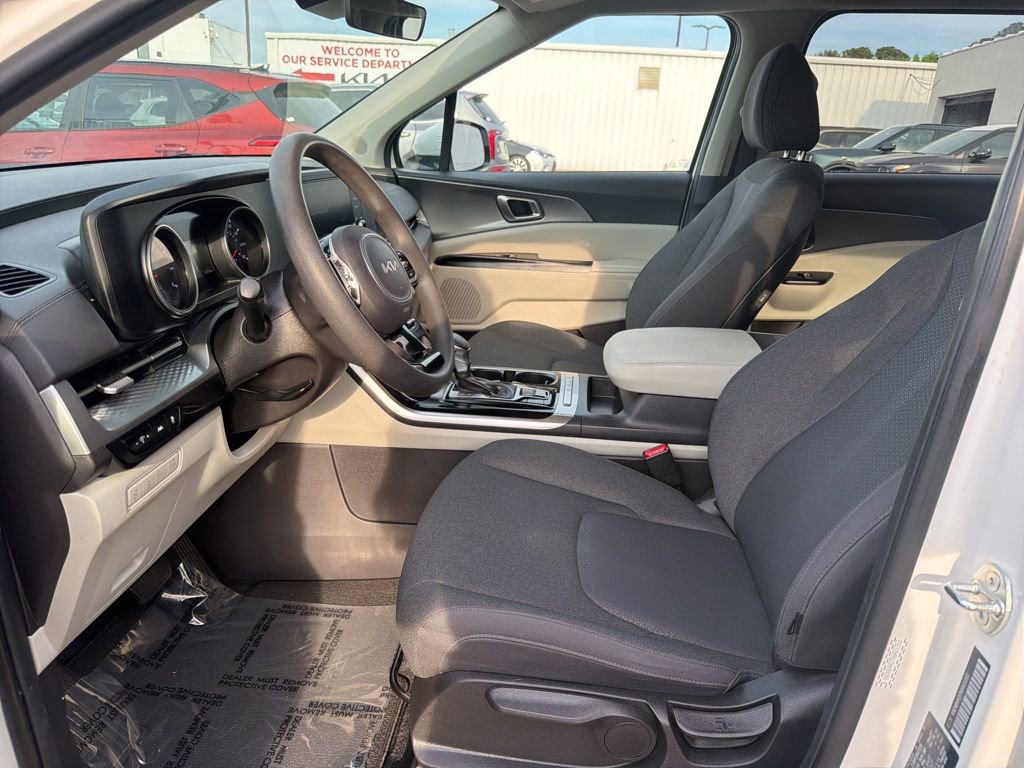 Used 2024 Kia Carnival LX image 15