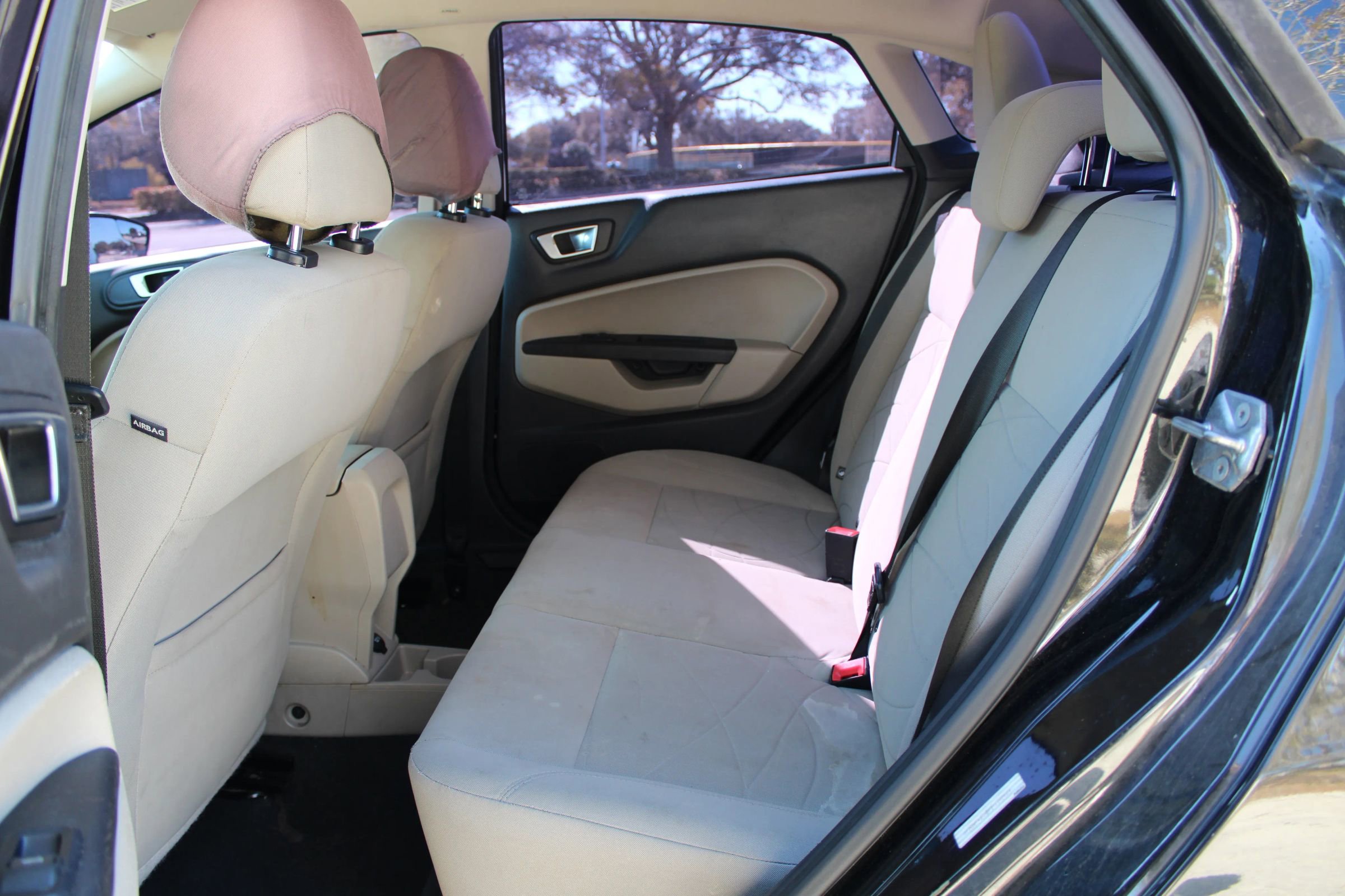 Used 2015 Ford Fiesta SE image 8