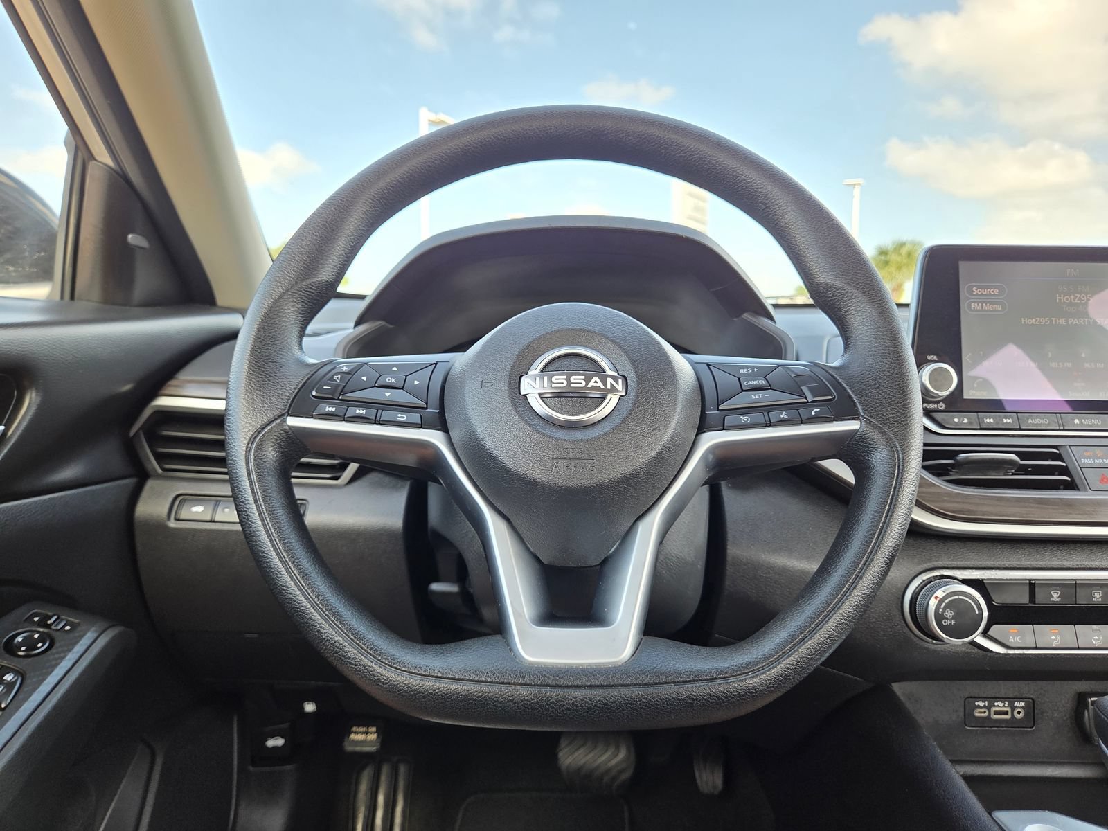 Used 2024 Nissan Altima 2.5 SV FWD image 47