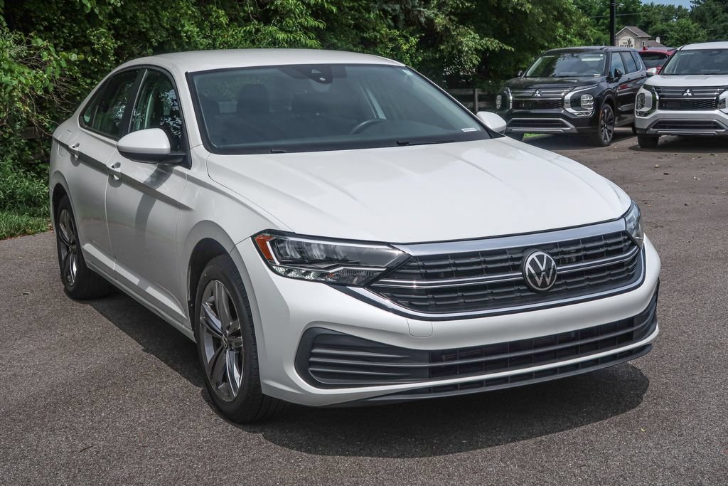 Used 2023 Volkswagen Jetta SE FWD image 6