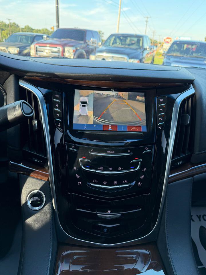 Used 2019 Cadillac Escalade Luxury AWD/4WD image 13
