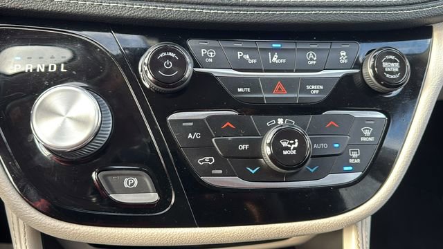 Used 2022 Chrysler Pacifica Limited image 26