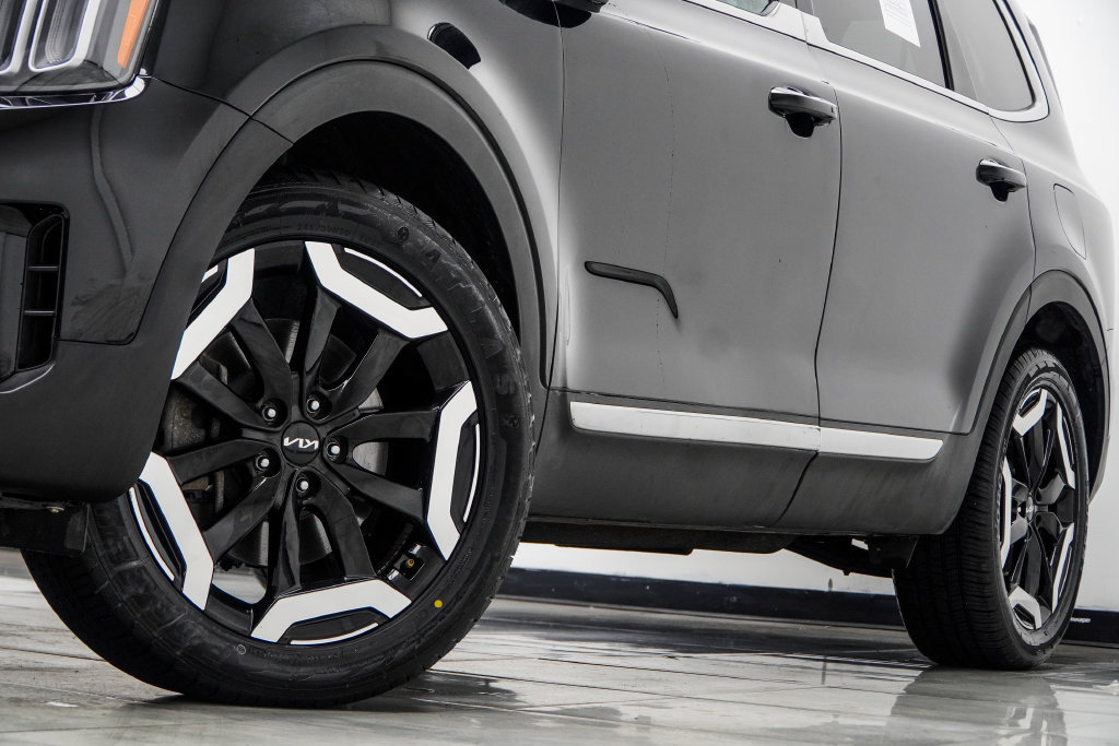 Used 2023 Kia Telluride S w/ S Sunroof Package FWD image 4