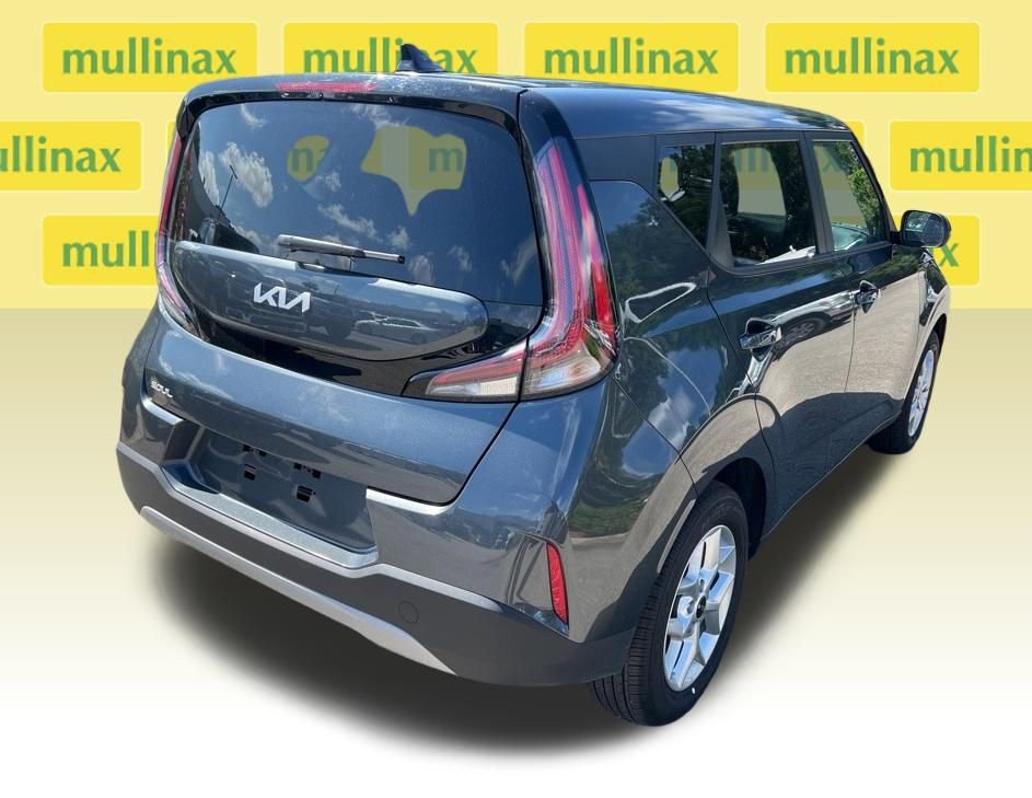 Used 2025 Kia Soul LX w/ LX Technology Package FWD image 5