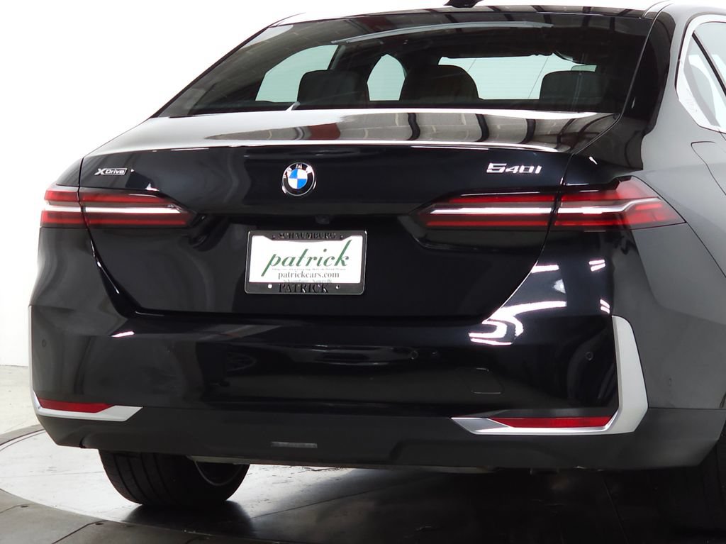 Used 2024 BMW 540i xDrive AWD/4WD image 9