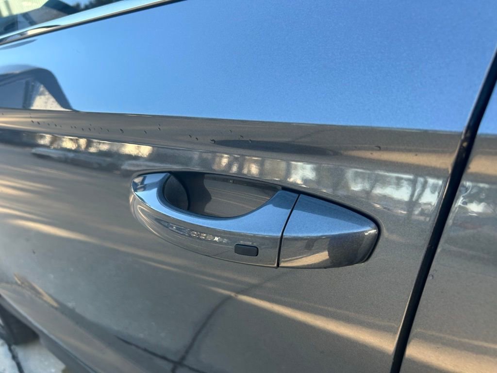 Used 2023 Volkswagen Taos SE image 28