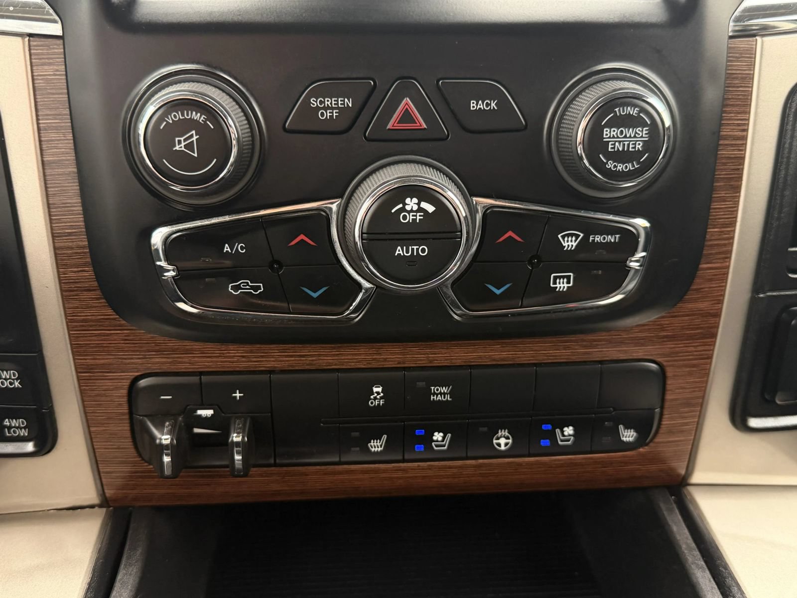 Used 2013 RAM 1500 Laramie AWD/4WD image 29
