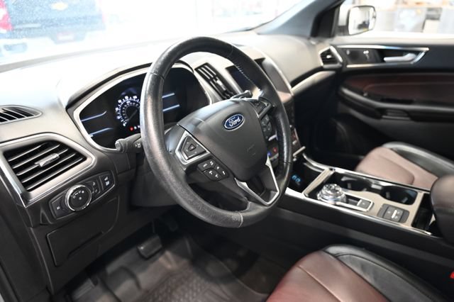 Used 2020 Ford Edge Titanium w/ Equipment Group 301A AWD/4WD image 24