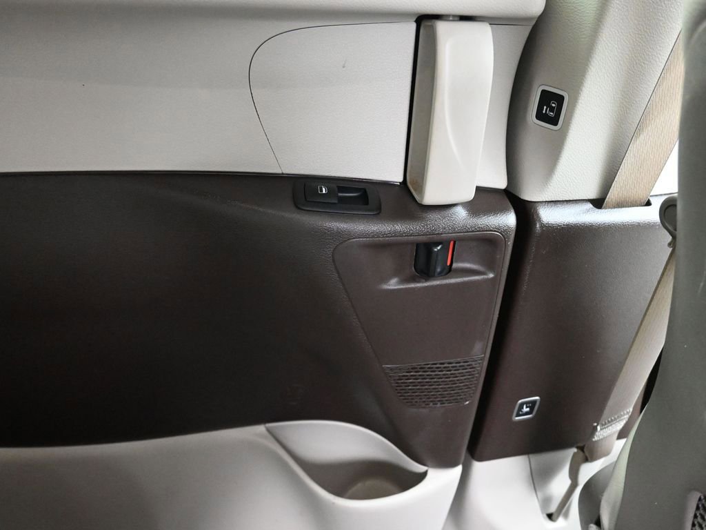 Used 2021 Chrysler Pacifica Touring-L FWD image 55