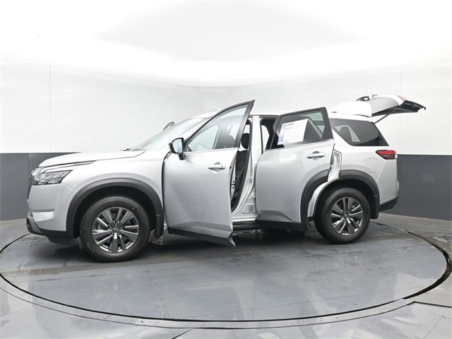 Used 2024 Nissan Pathfinder S image 54