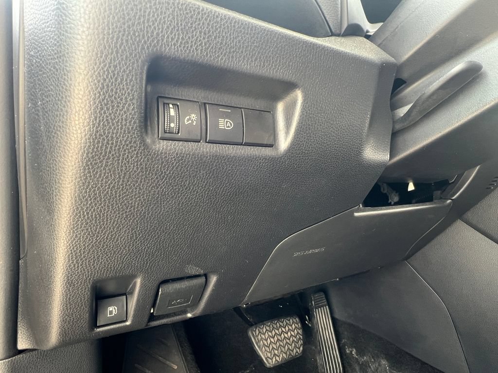 Used 2025 Toyota RAV4 XLE AWD/4WD image 13