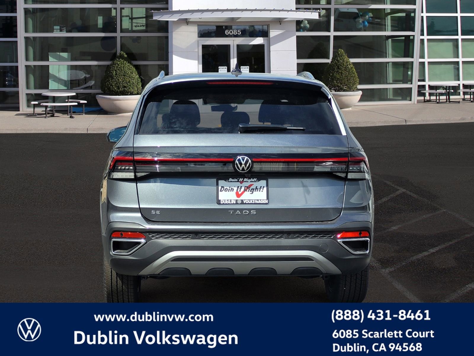 New 2025 Volkswagen Taos SE FWD image 5
