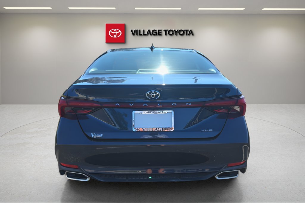 Certified 2019 Toyota Avalon XLE w/ Moonroof Package FWD image 4