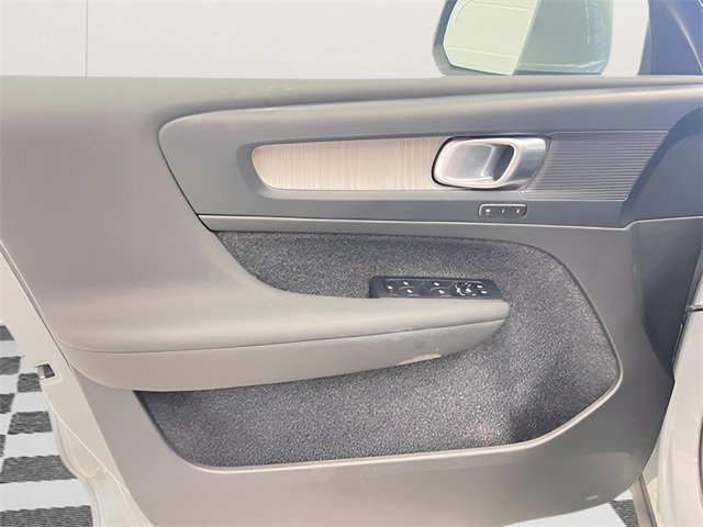 Used 2024 Volvo XC40 B5 Core image 15