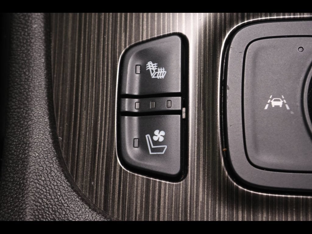 Certified 2023 GMC Acadia SLT w/ Elevation Edition FWD image 17