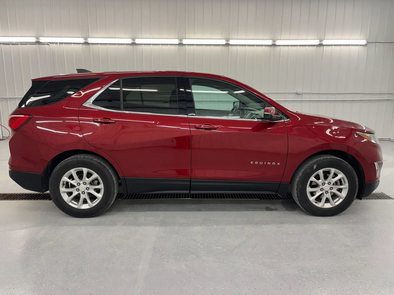 Used 2019 Chevrolet Equinox LT FWD image 3