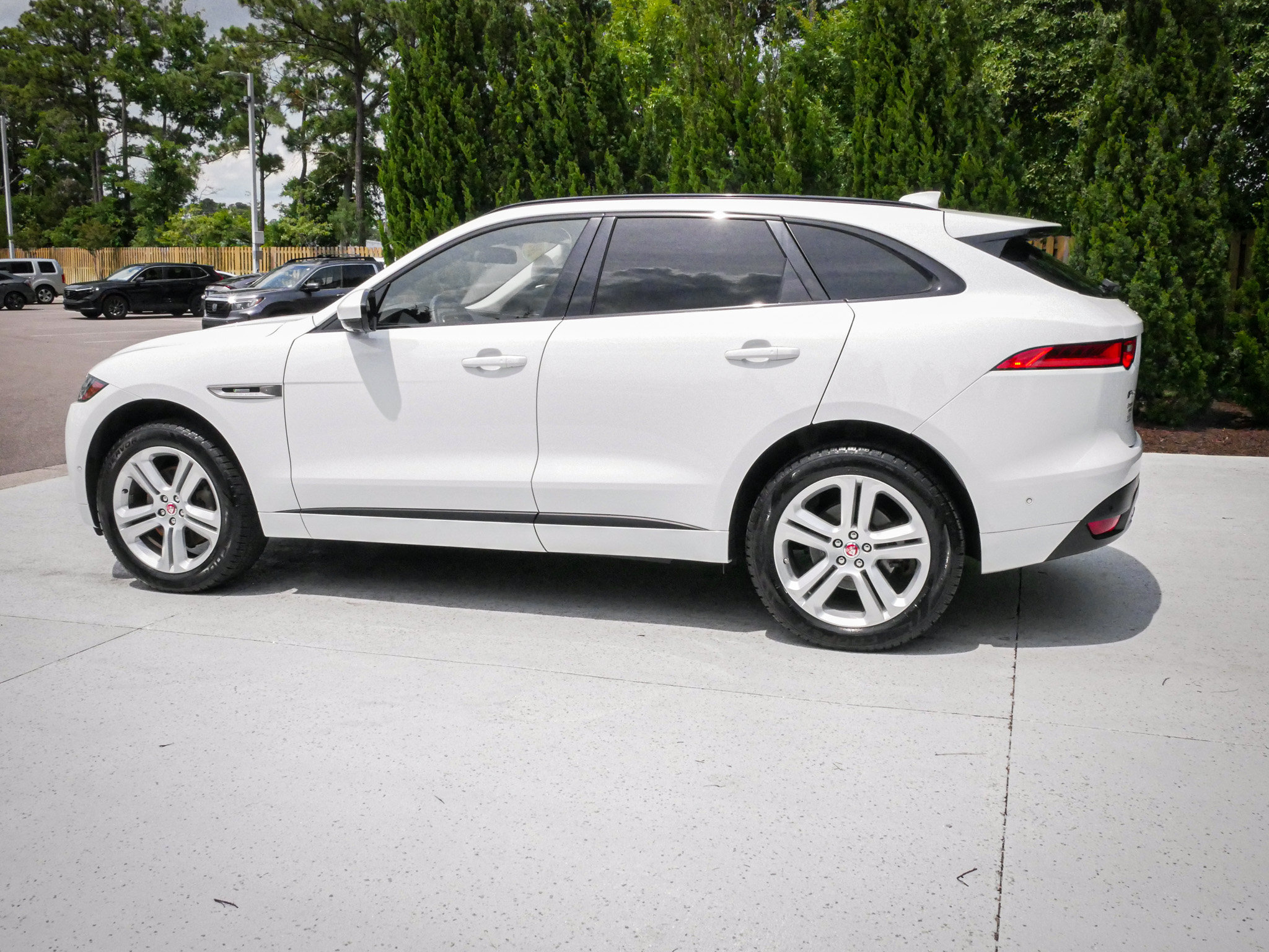 Used 2017 Jaguar F-PACE R-Sport AWD/4WD image 7