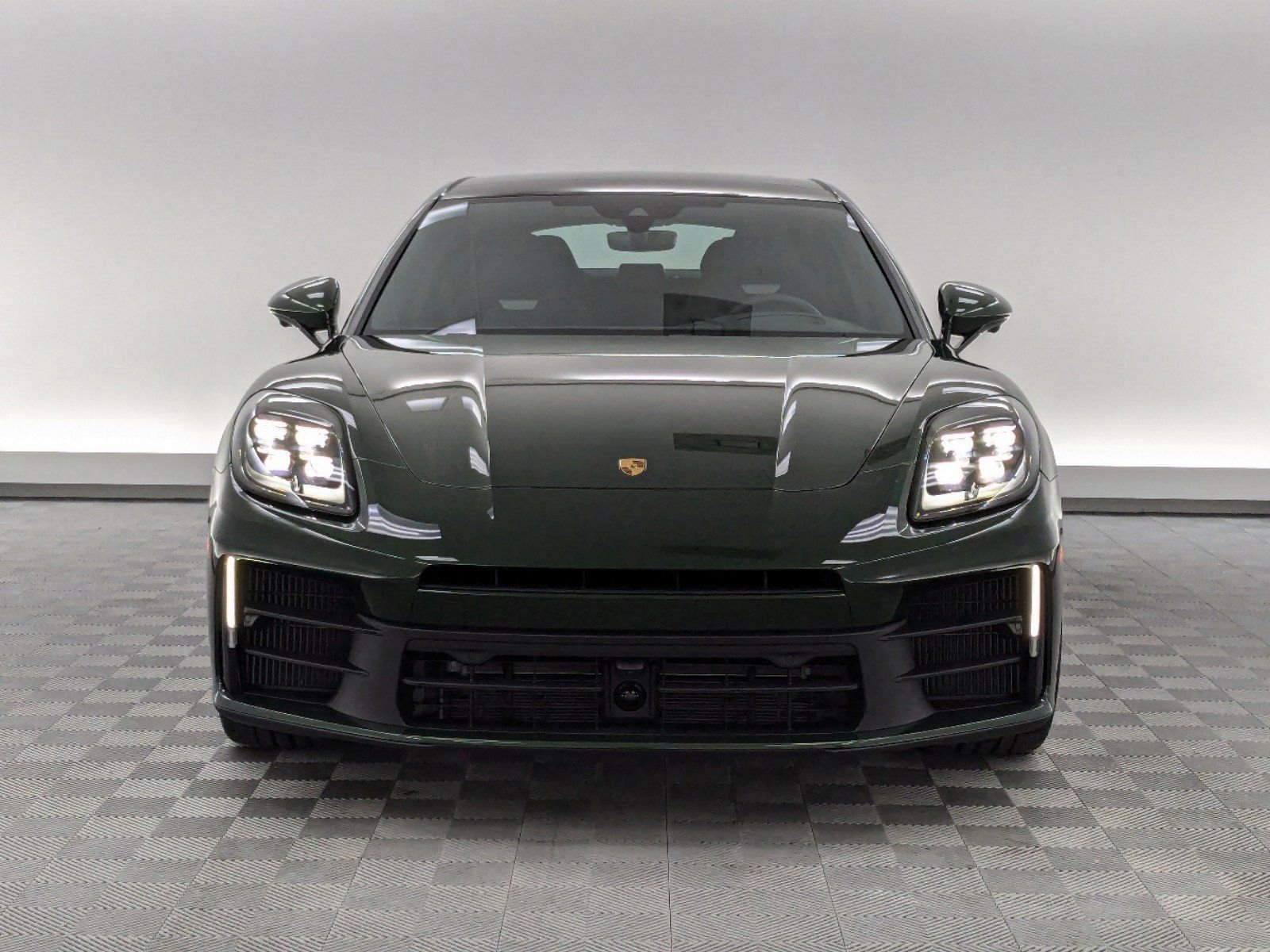 Used 2025 Porsche Panamera 4 image 8