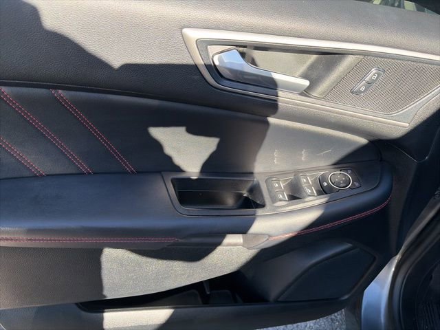 Used 2022 Ford Edge ST-Line w/ Class II Trailer Tow Package image 17