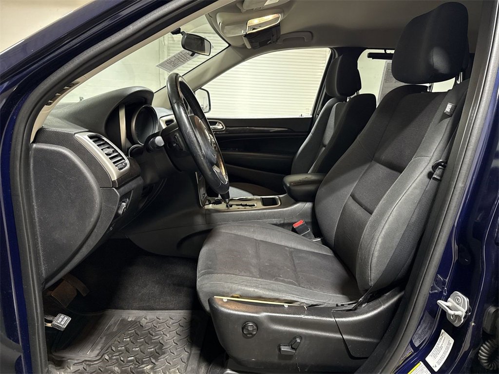 Used 2012 Jeep Grand Cherokee Laredo w/ Laredo E Group image 18