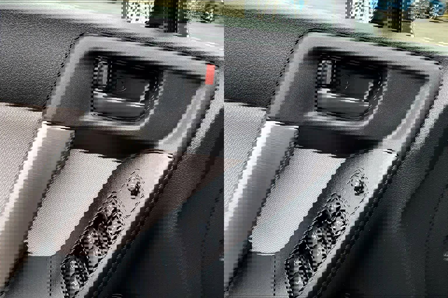 Used 2015 Subaru Forester 2.5i Premium w/ All-Weather Package image 34