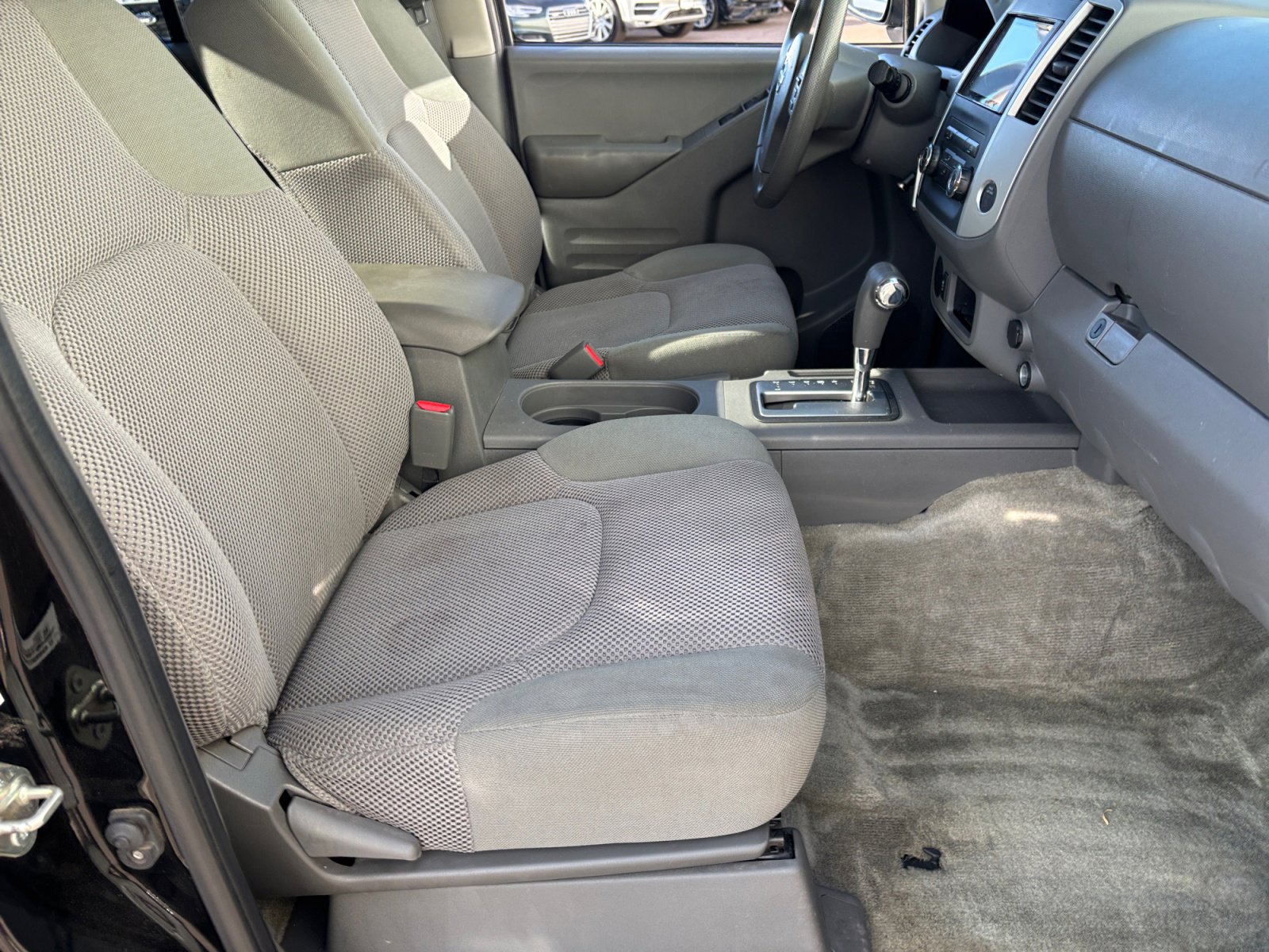 Used 2016 Nissan Frontier SV image 19