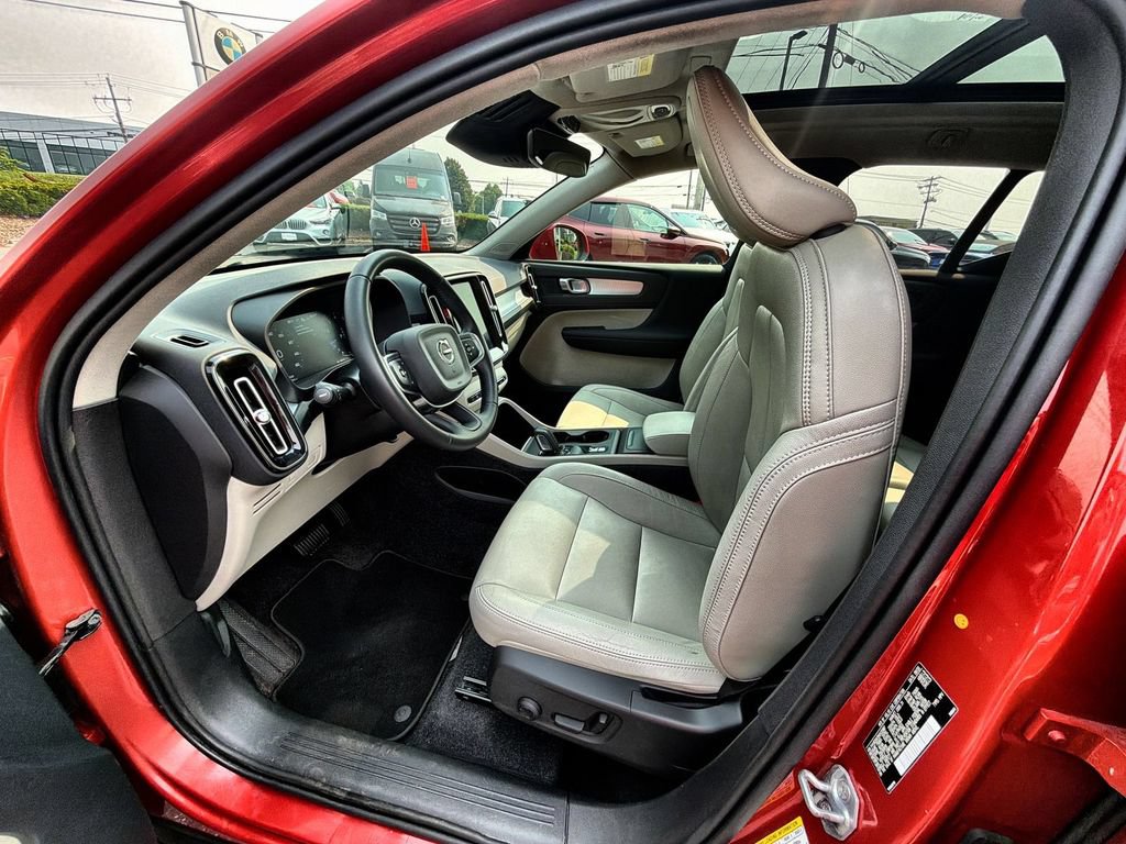 Used 2021 Volvo XC40 T5 Momentum AWD/4WD image 10
