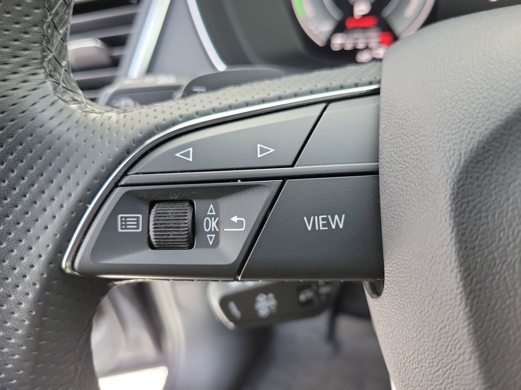 Used 2024 Audi Q5 e Prestige w/ Prestige Package image 26