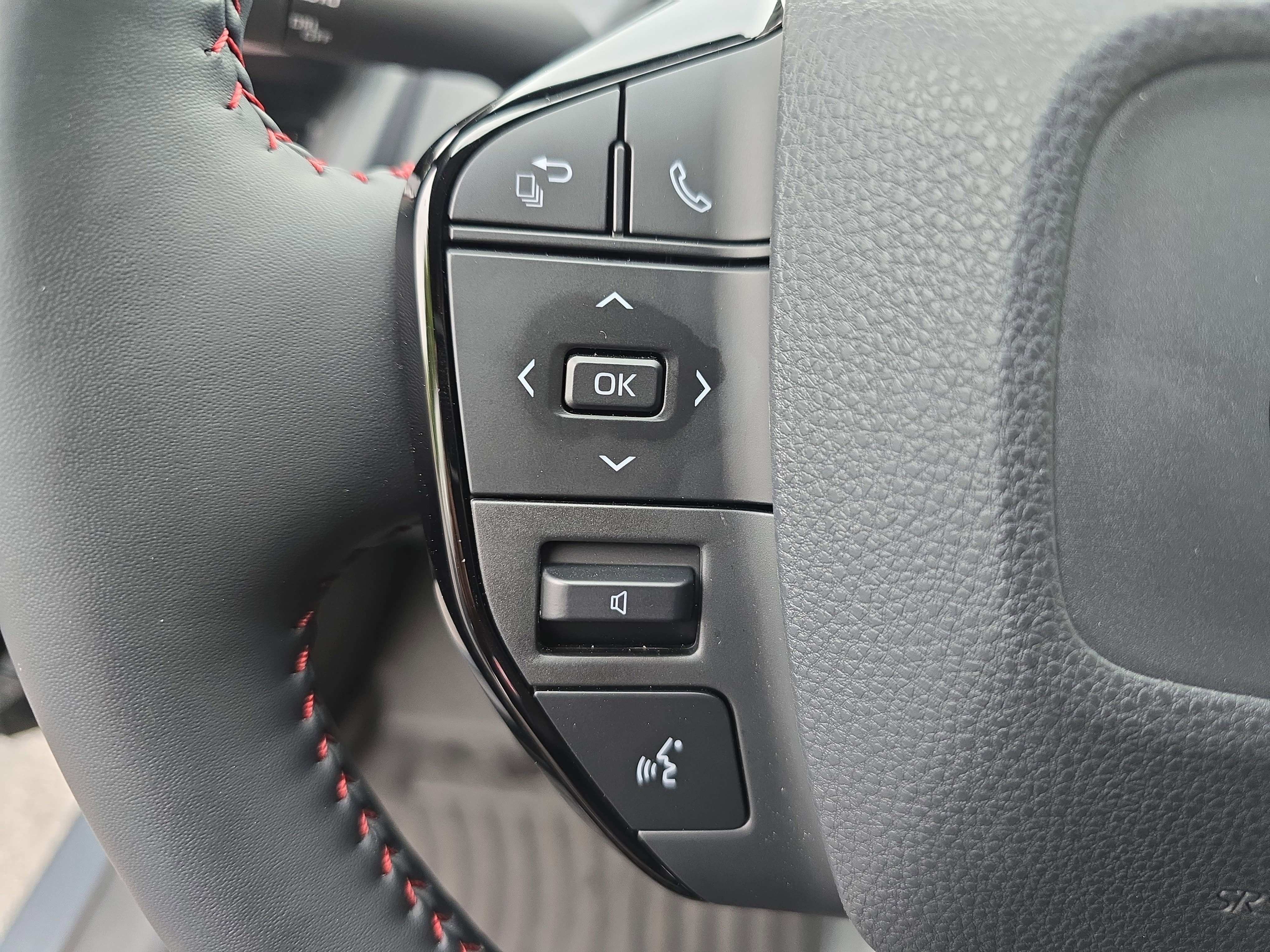 New 2025 Toyota Prius Plug-In Hybrid FWD image 16