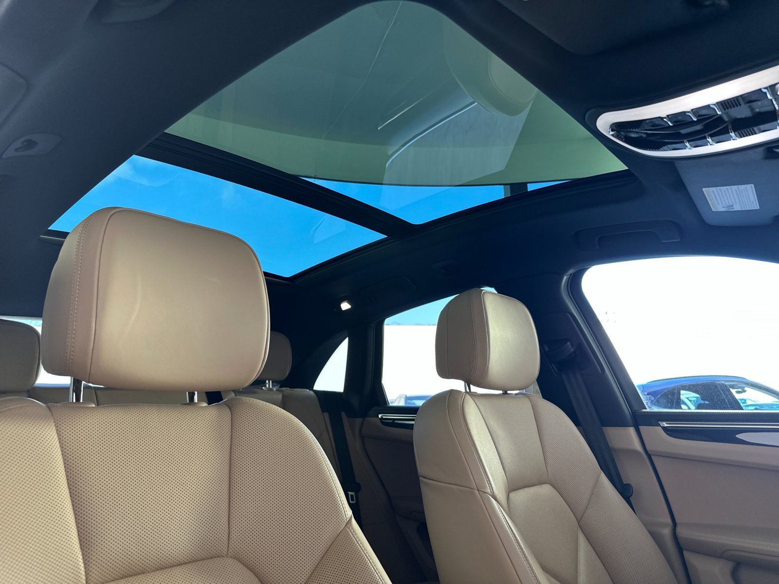 Certified 2023 Porsche Macan S AWD/4WD image 19