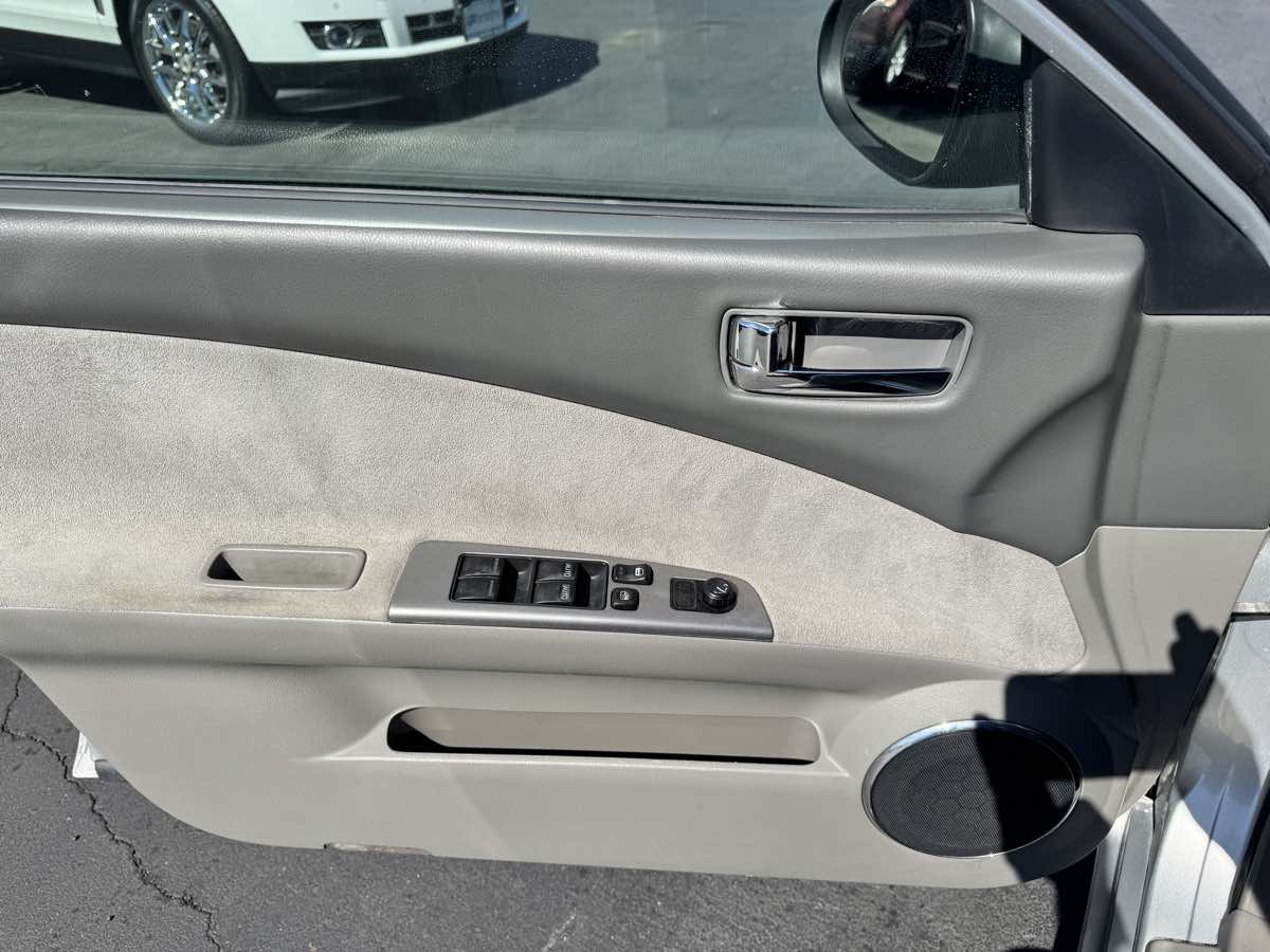 Used 2006 Nissan Altima 3.5 SE FWD image 37