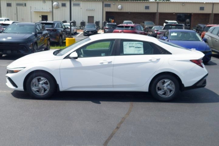 New 2026 Hyundai Elantra SE FWD image 8