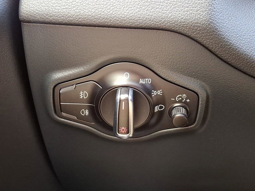 Used 2016 Audi Q5 2.0T Premium Plus w/ Technology Package image 26