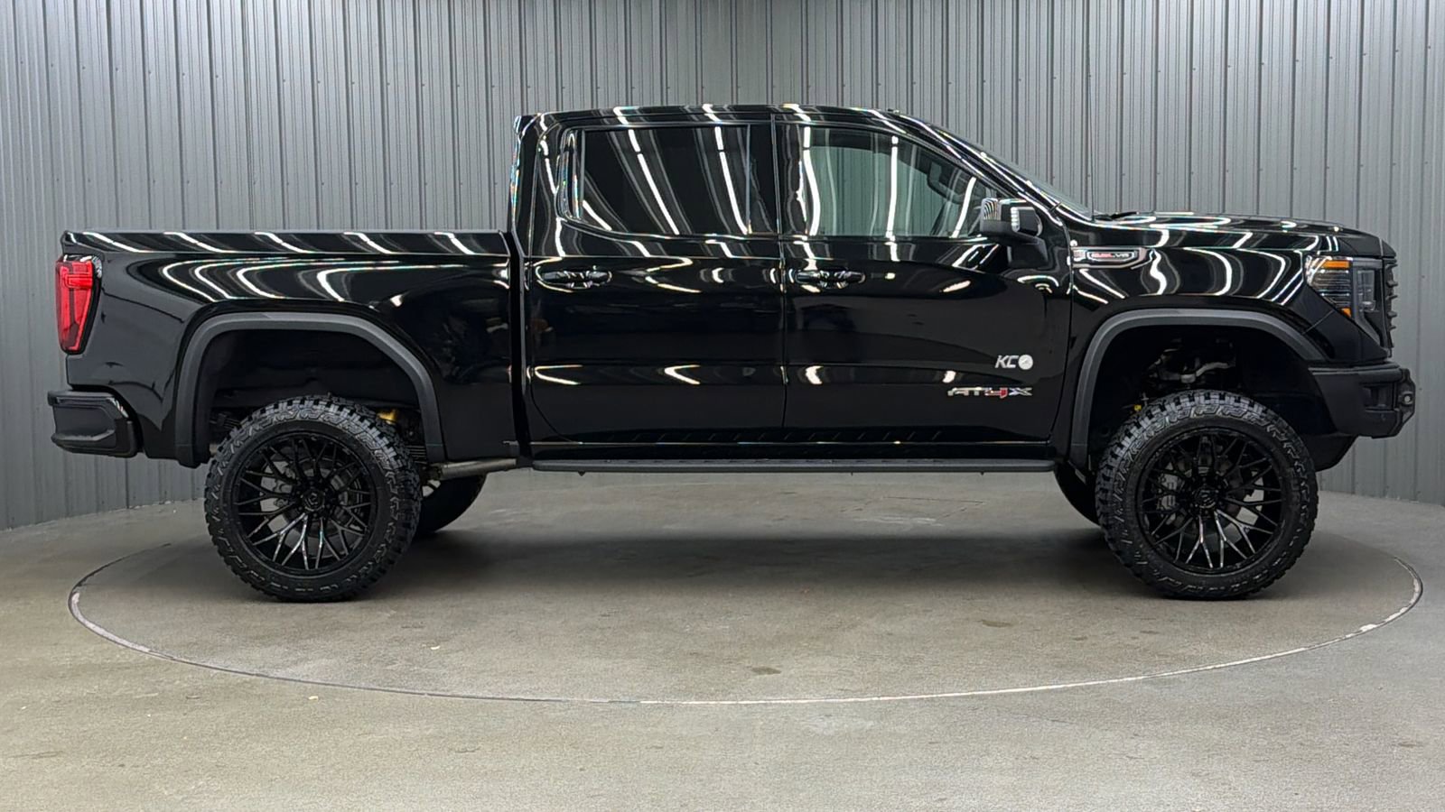 Used 2025 GMC Sierra 1500 AT4X image 6