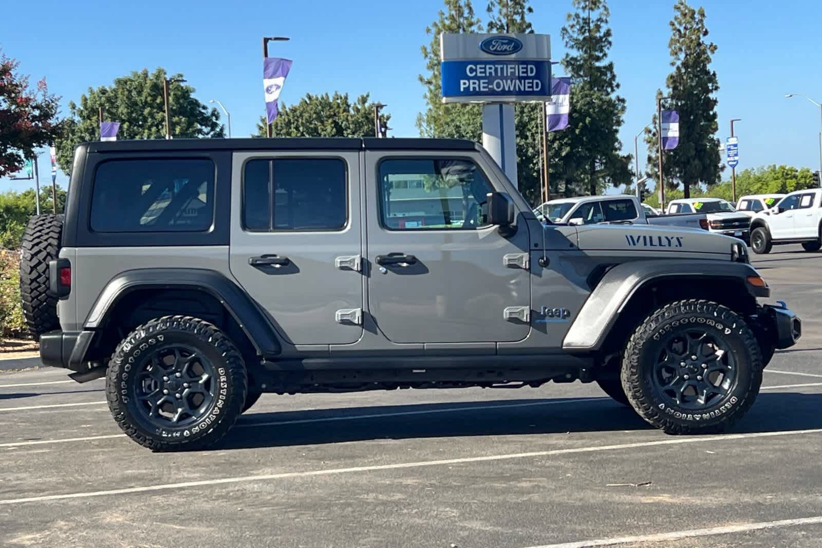 Used 2023 Jeep Wrangler Unlimited w/ 8.4" Radio Group AWD/4WD image 8