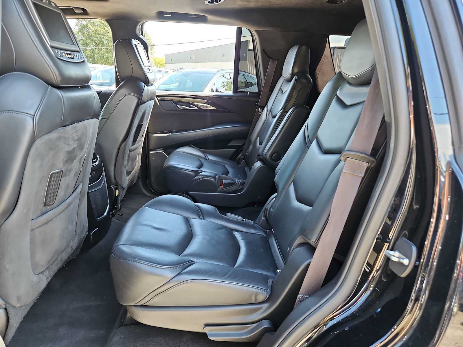 Used 2017 Cadillac Escalade Platinum AWD/4WD image 18