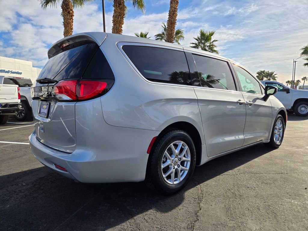 Used 2023 Chrysler Voyager LX image 6
