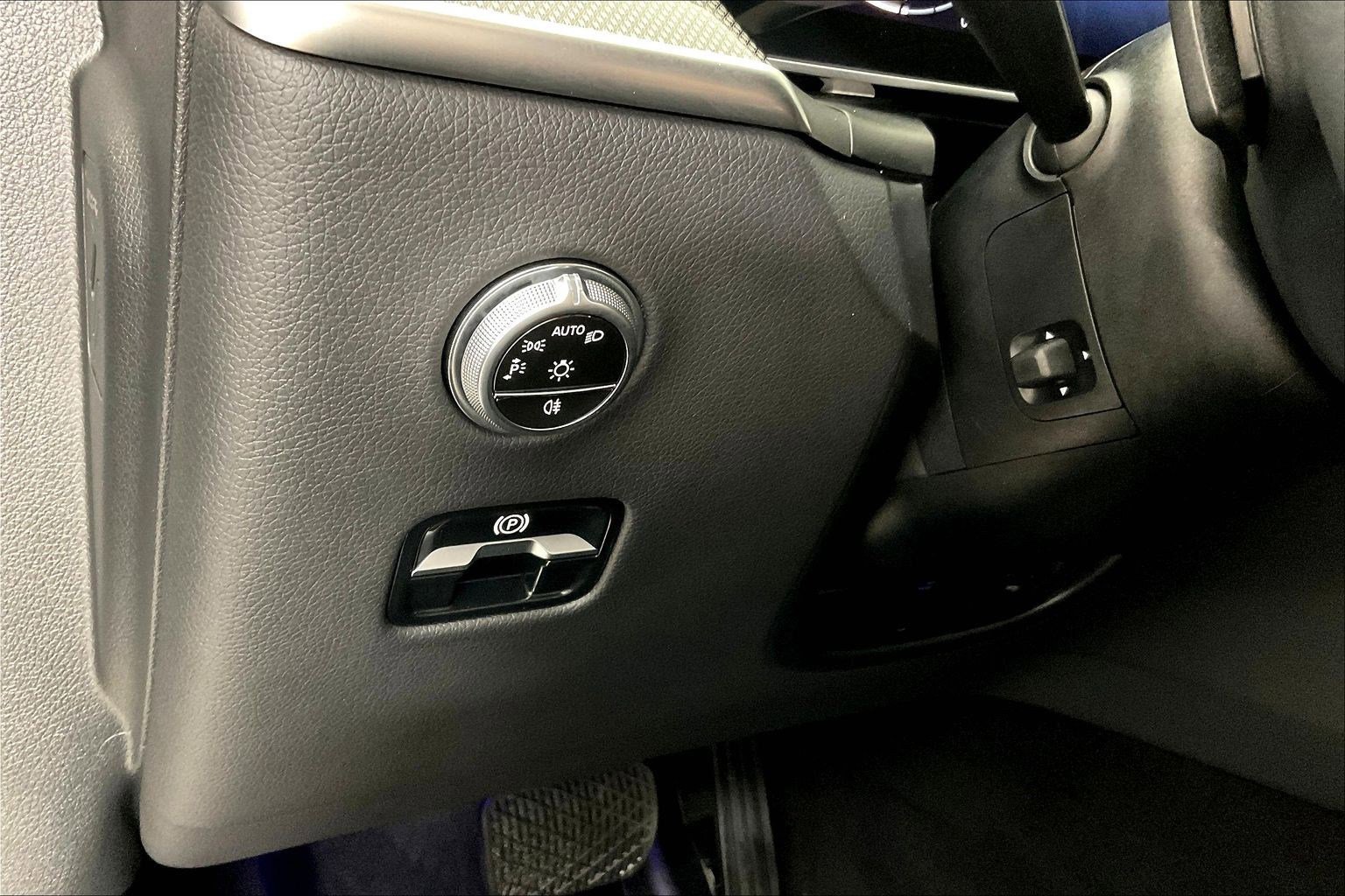 Certified 2025 Mercedes-Benz GLC 300 4MATIC image 38
