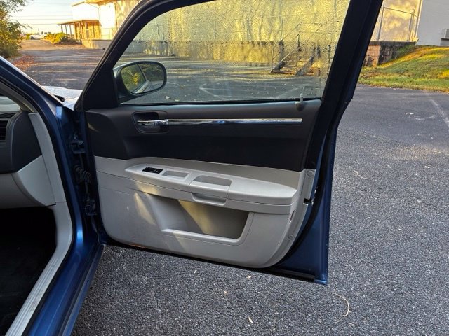 Used 2007 Chrysler 300 Touring w/ Comfort/Convenience Group RWD image 19