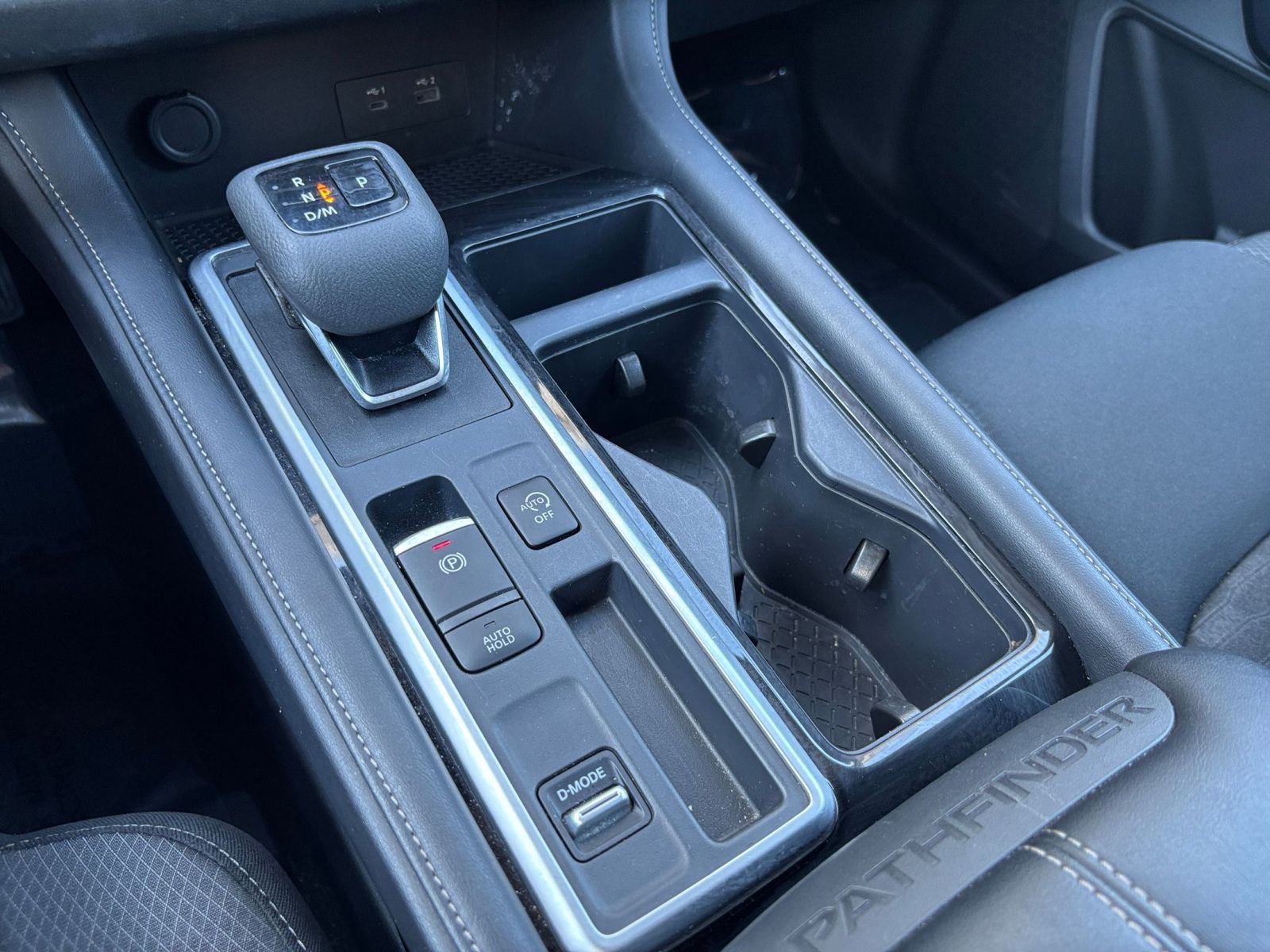 Used 2025 Nissan Pathfinder SV FWD image 44