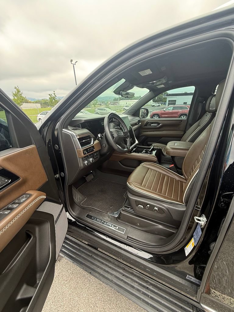 Used 2025 GMC Yukon XL Denali Ultimate AWD/4WD image 6