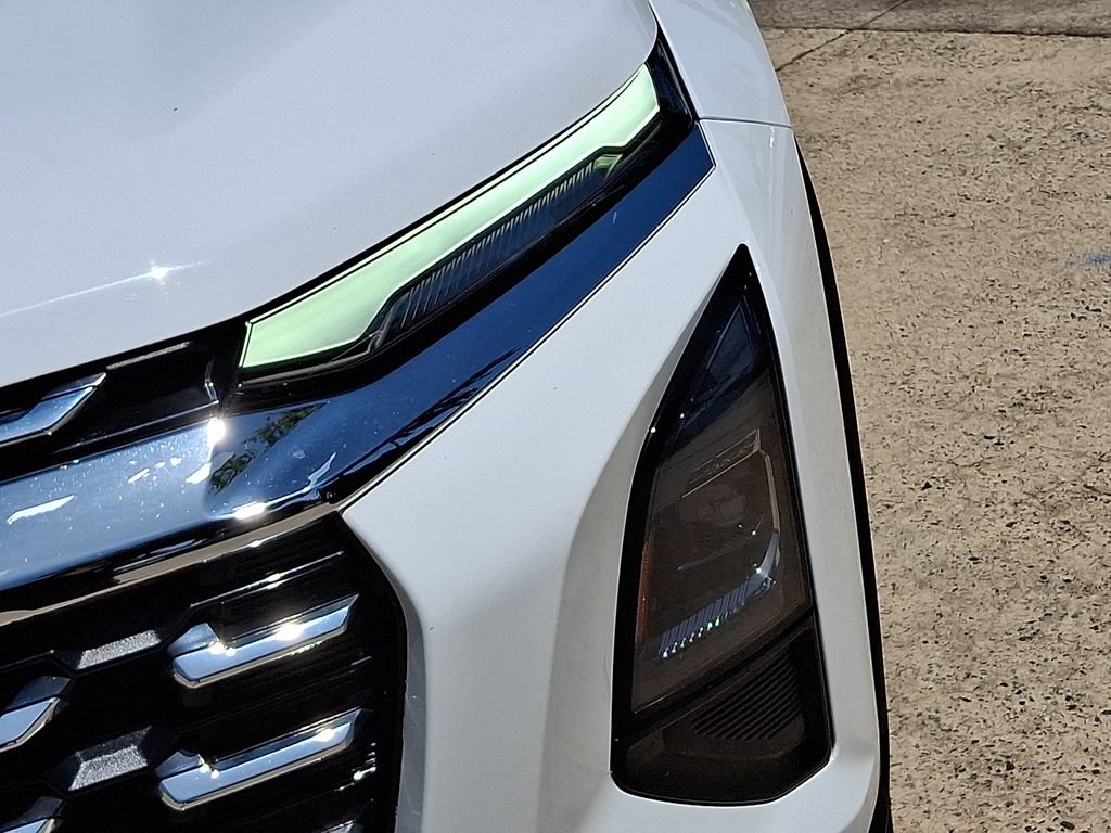 Used 2025 Chevrolet Equinox LT FWD image 9