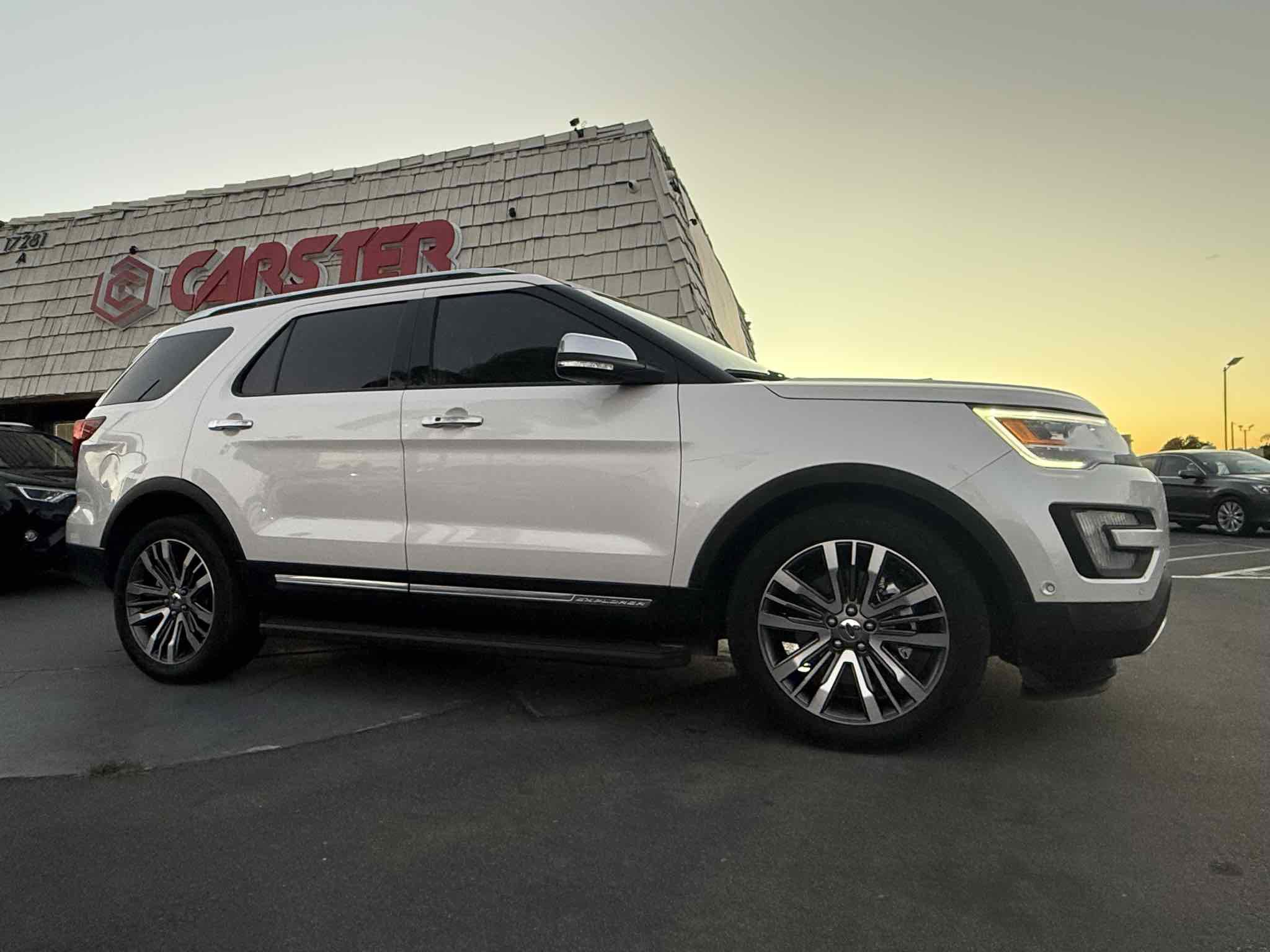 Used 2017 Ford Explorer Platinum image 19
